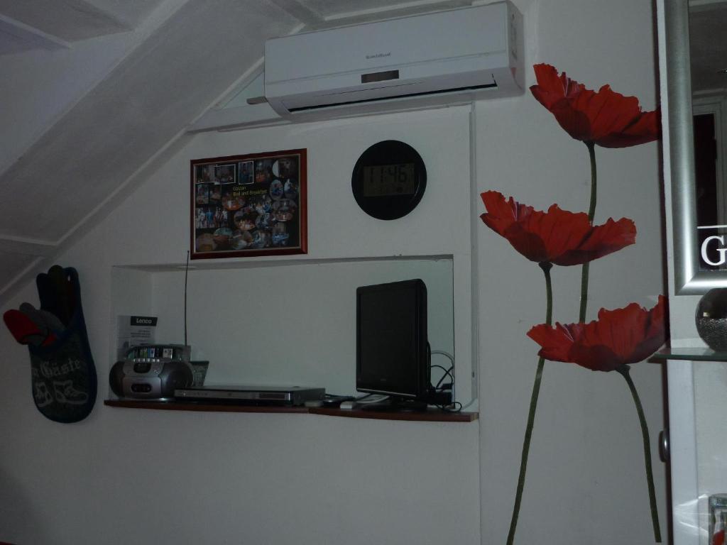 Tonnie'S Bed And Breakfast Kerkrade Oda fotoğraf